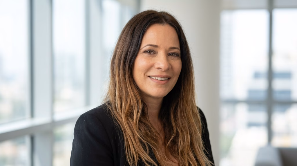 לתמונה הנוכחית חסר טקסט אלטרנטיבי. שם קובץ: Woman_in_daylight_composition_202607211635-1.avif